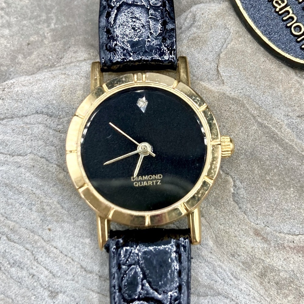 NWT Diamond Quartz Ladies Watch, gold trim, leather band,‎ new Duracell Battery